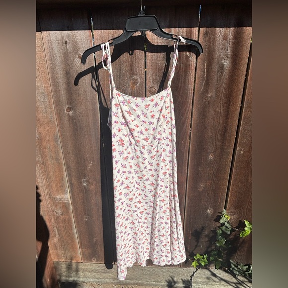 Dress - Picture 6 of 7